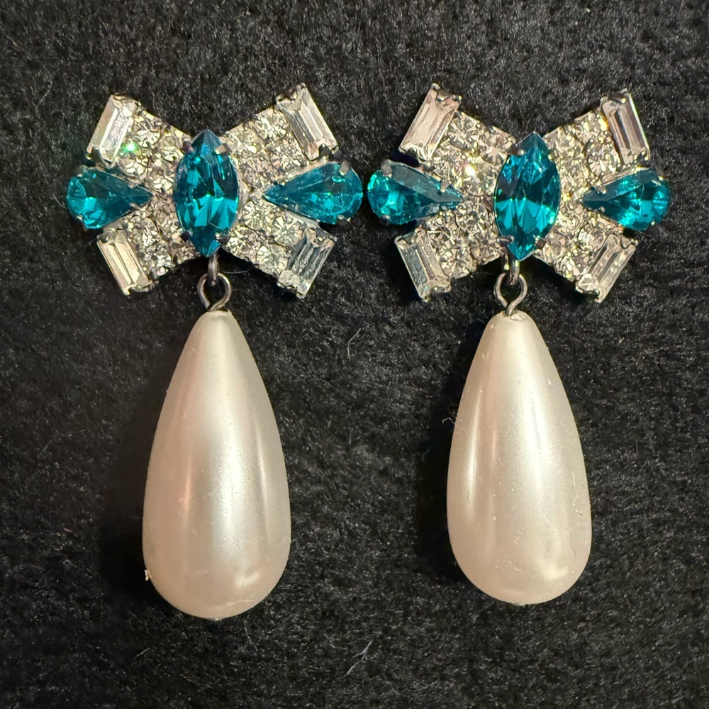 Vintage Elegant Teal and Pearl Drop Earrings